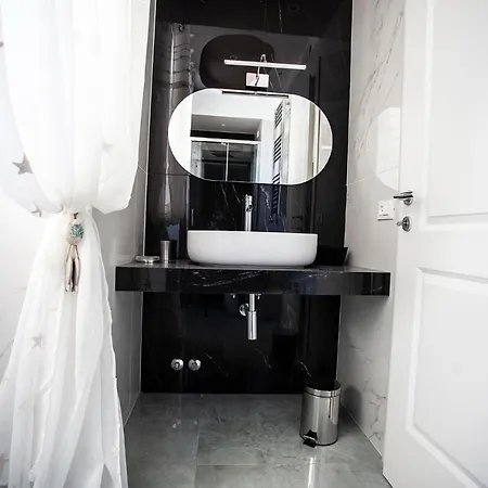 בית הארחה Cavalieri D'oro Luxury House אנזיו