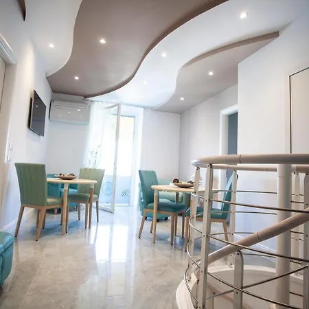 Cavalieri D'oro Luxury House אנזיו