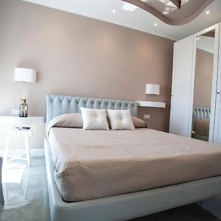 Cavalieri D'oro Luxury House 3* אנזיו